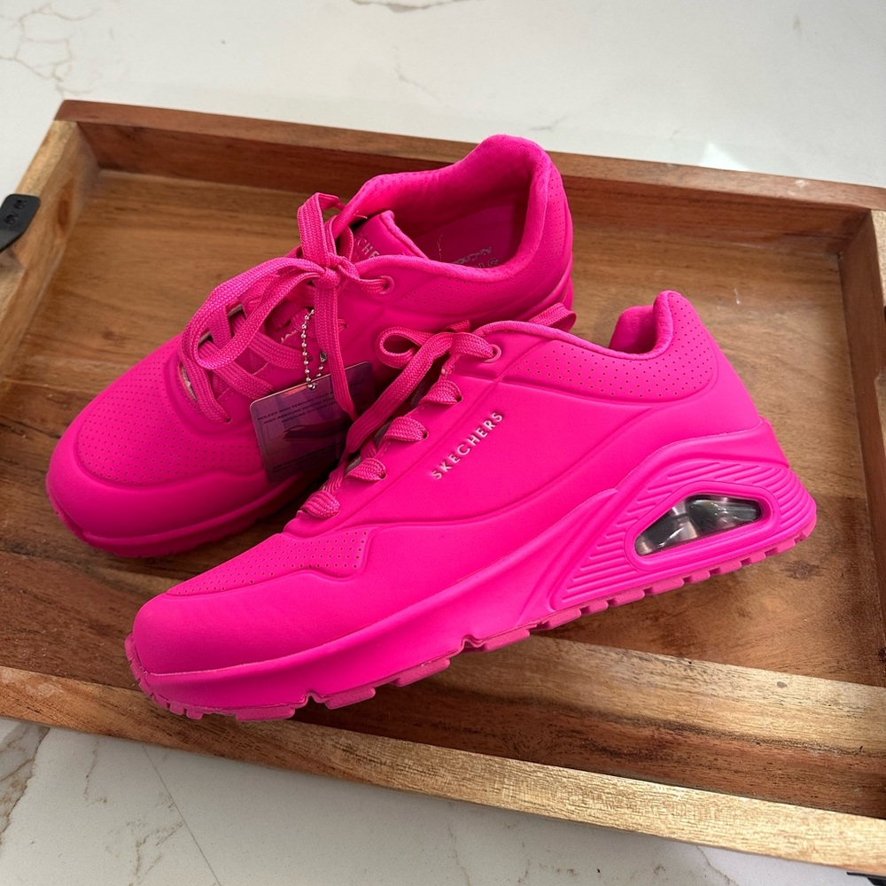 Skechers Street Uno Night Shade Sneaker NEON PINK. …… Brand new in box.